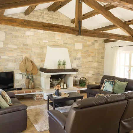 Villa Melissa - Istrisches Steinhaus Mit Pool In Guter Lage Naehe Porec